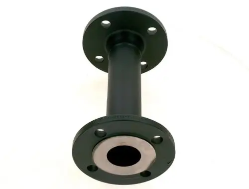 Schwarzes Rohr mit Flanschverbindungen, möglicherweise für Heizungs- oder Rohrleitungssysteme, mit Markierung „Bosch“.